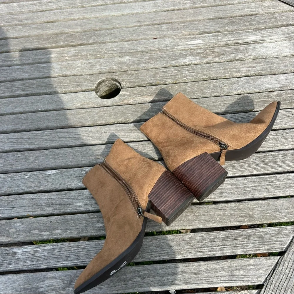 Linea Paolo Sadie Block Heel Bootie size‎ 9.5